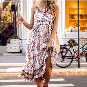 Spell & The Gypsy Collective Maisie
Strappy Midi Dress Strawberry & Crea…